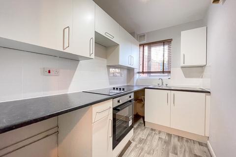 1 bedroom ground floor flat for sale, Maypole Road, Gravesend, Kent, DA12