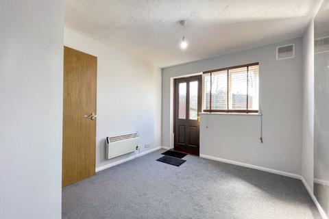 1 bedroom ground floor flat for sale, Maypole Road, Gravesend, Kent, DA12
