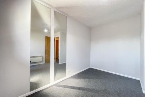 1 bedroom ground floor flat for sale, Maypole Road, Gravesend, Kent, DA12