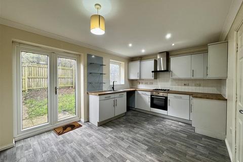 4 bedroom townhouse for sale, Greenlea Court, Waterloo, Huddersfield, HD5 8QB