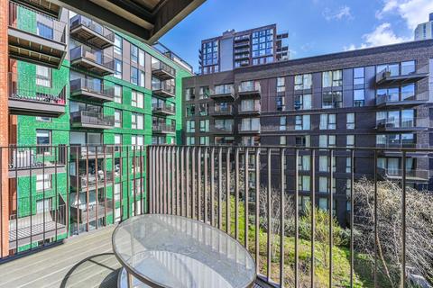 2 bedroom flat for sale, Legacy Building, Embassy Gardens, Nine Elms, London, SW11