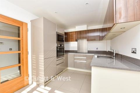 3 bedroom detached house for sale, Oakgrove, Caterham CR3