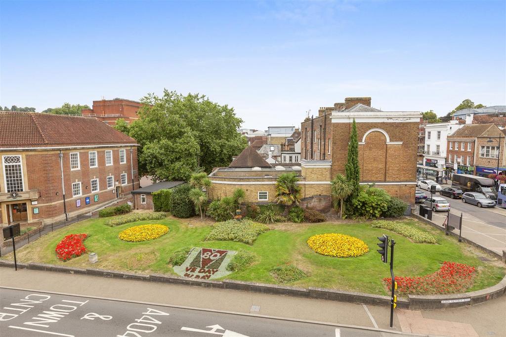 6 Kings Court, Easton Street, HP11 1 NA-11.jpg