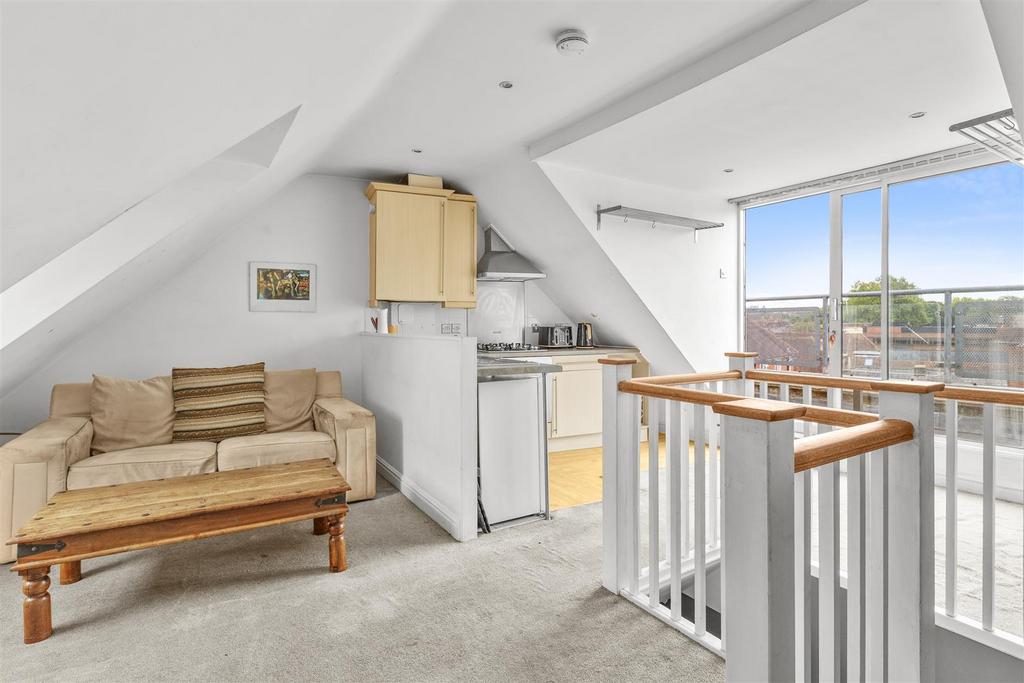 6 Kings Court, Easton Street, HP11 1 NA-5.jpg