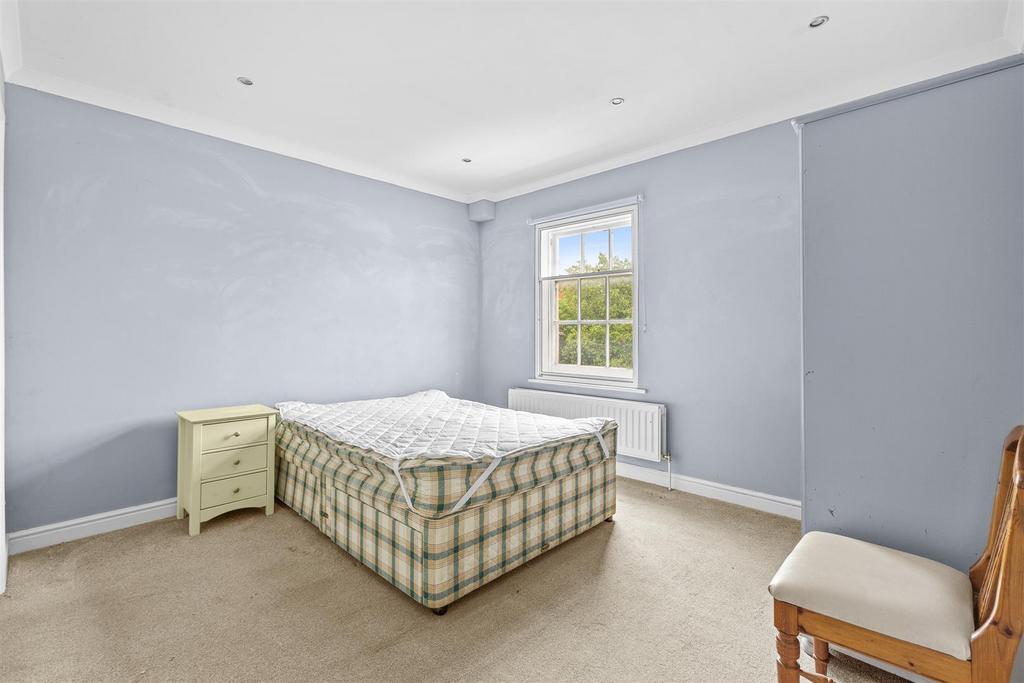 6 Kings Court, Easton Street, HP11 1 NA-1.jpg