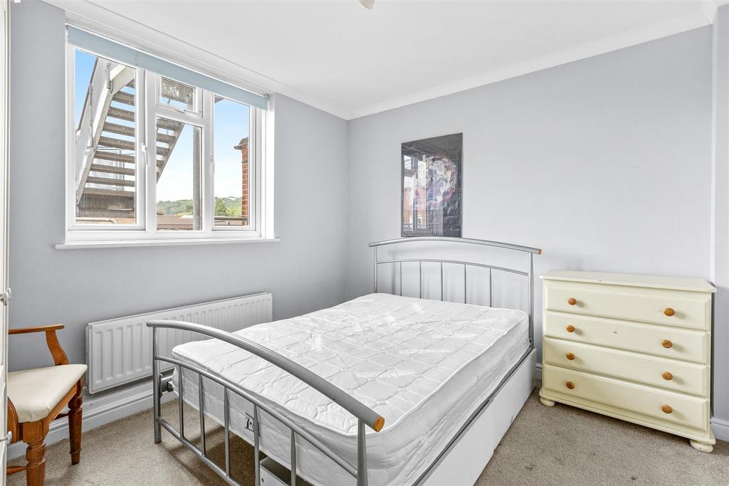 6 Kings Court, Easton Street, HP11 1 NA-4.jpg