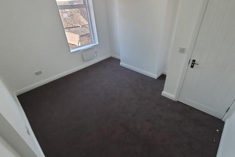 2 bedroom flat to rent, High Street, Cradley Heath B64