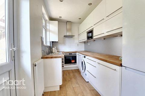 2 bedroom maisonette for sale, Avenue Road, Harold Wood