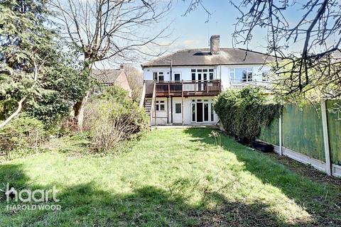 2 bedroom maisonette for sale, Avenue Road, Harold Wood