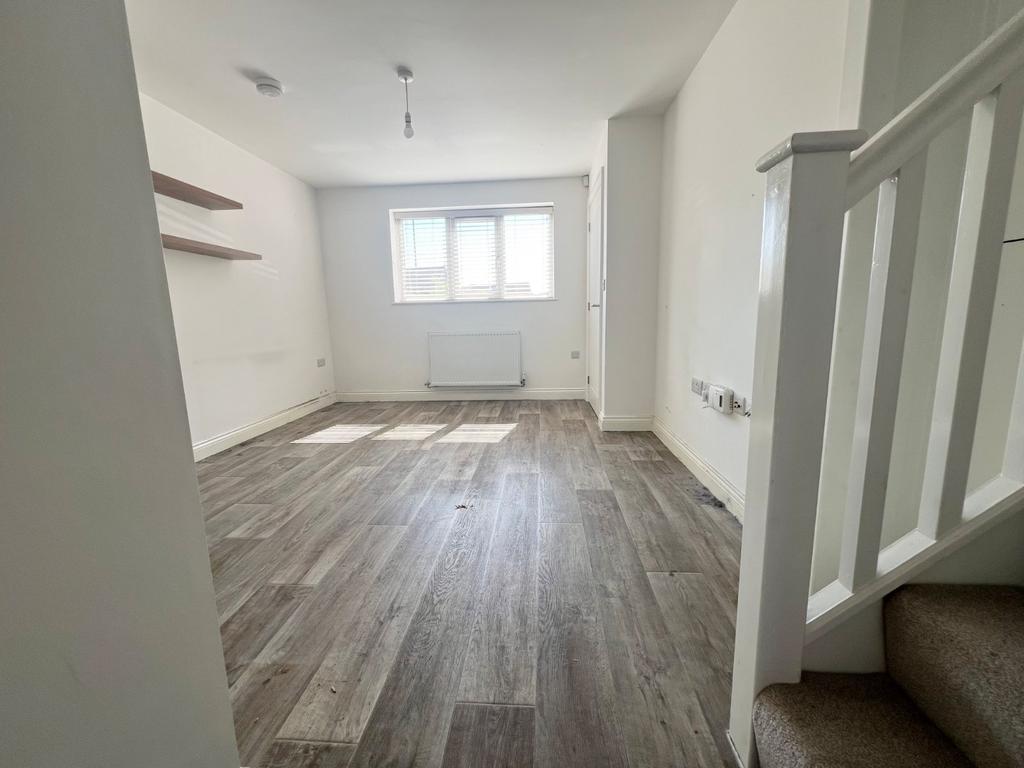 2 bedroom terraced house to rent - Изглед 3