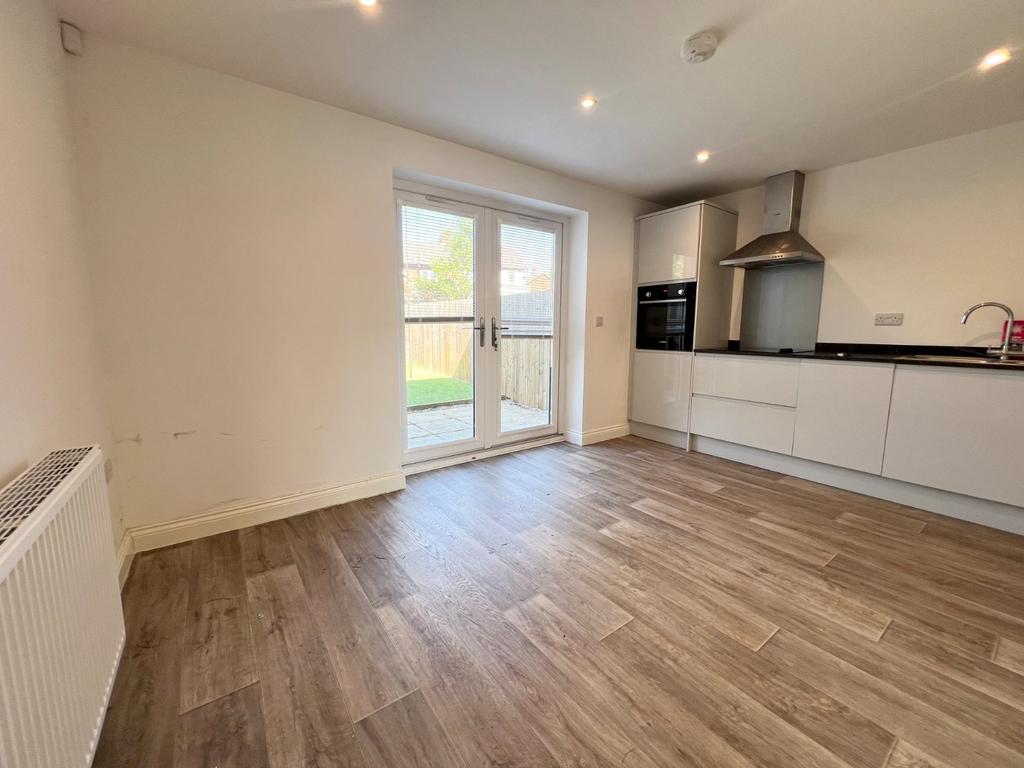 2 bedroom terraced house to rent - Изглед 5