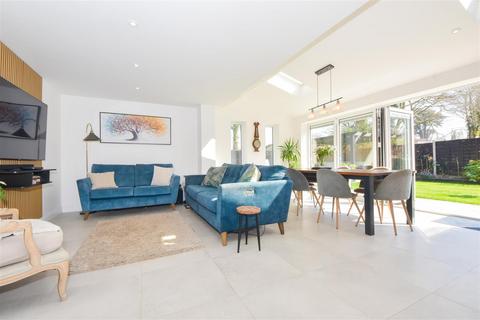 56 Cedar Avenue, Ryton On Dunsmore, Coventry, CV8 3QB