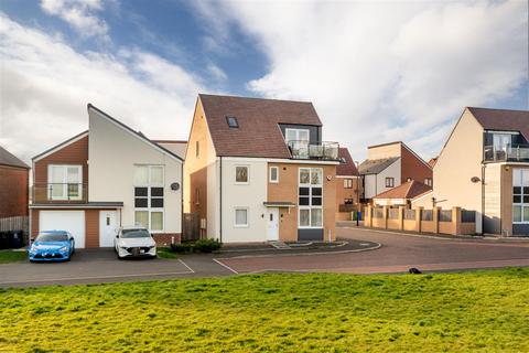 5 bedroom detached house for sale, Elmwood Park Gardens, Great Park, NE13