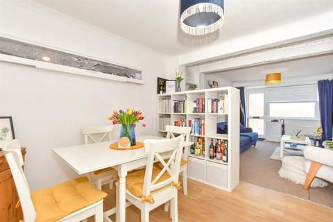 2 bedroom terraced house for sale, Kings Road, East Cowes PO32