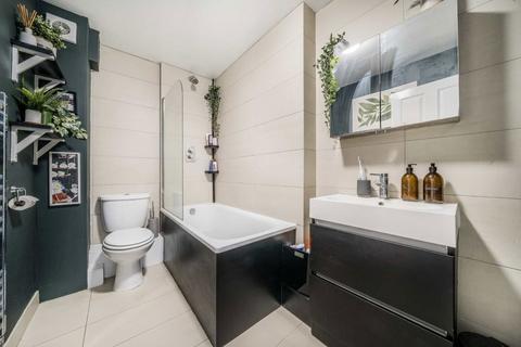 Flat 4, 1 Big Hill, London, E5 9HH