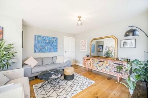 Flat 4, 1 Big Hill, London, E5 9HH