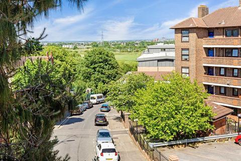 Flat 4, 1 Big Hill, London, E5 9HH
