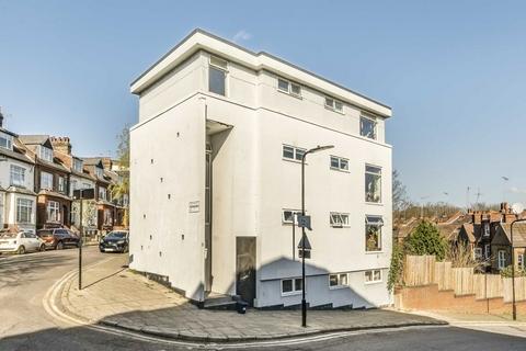 Flat 4, 1 Big Hill, London, E5 9HH