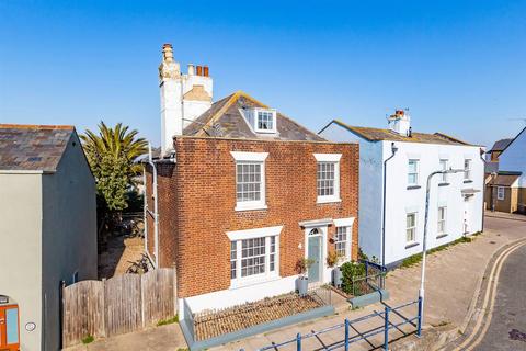 4 bedroom detached house for sale, Island Wall, Whitstable