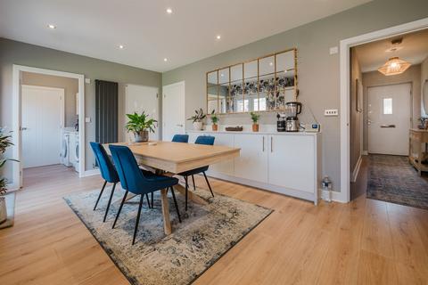 4 bedroom detached house for sale, Stylish 4-Bed Family Home with Two En-Suites & Open-Plan Kitchen in Quiet Cul-De-Sac Setting