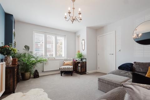 4 bedroom detached house for sale, Stylish 4-Bed Family Home with Two En-Suites & Open-Plan Kitchen in Quiet Cul-De-Sac Setting