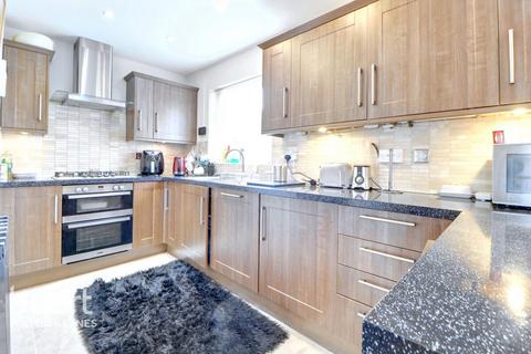5 bedroom terraced house for sale, Allington Circle, Kingsmead