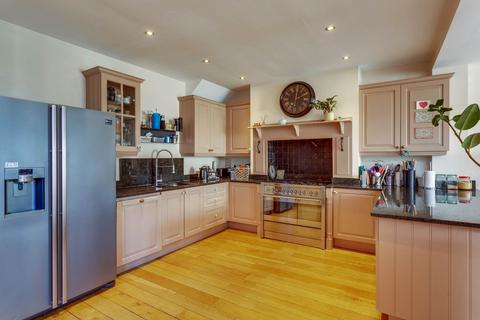 2 Cadogan Place, Caversham, Reading, RG4 5HJ