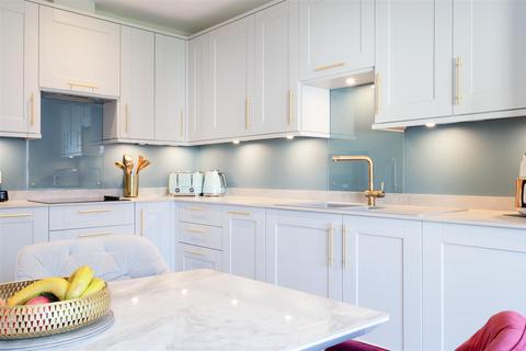2 bedroom apartment for sale, Petersmead Close, Tadworth
