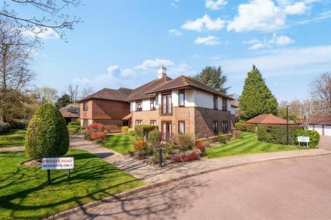 2 bedroom apartment for sale, Petersmead Close, Tadworth