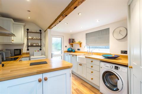 undefined, Little Bungalow, Newton