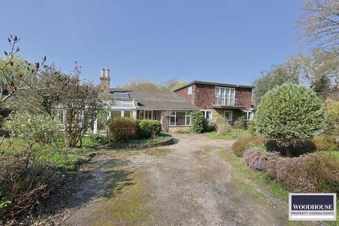 4 bedroom detached bungalow to rent, Theobalds Park Road, Enfield EN2