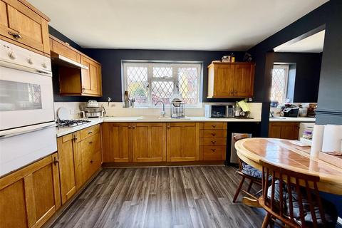 4 Briar Fields, Swindon, SN1 2QN