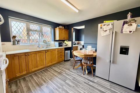 4 Briar Fields, Swindon, SN1 2QN
