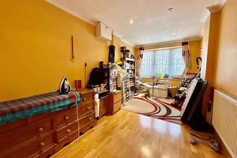 4 Briar Fields, Swindon, SN1 2QN