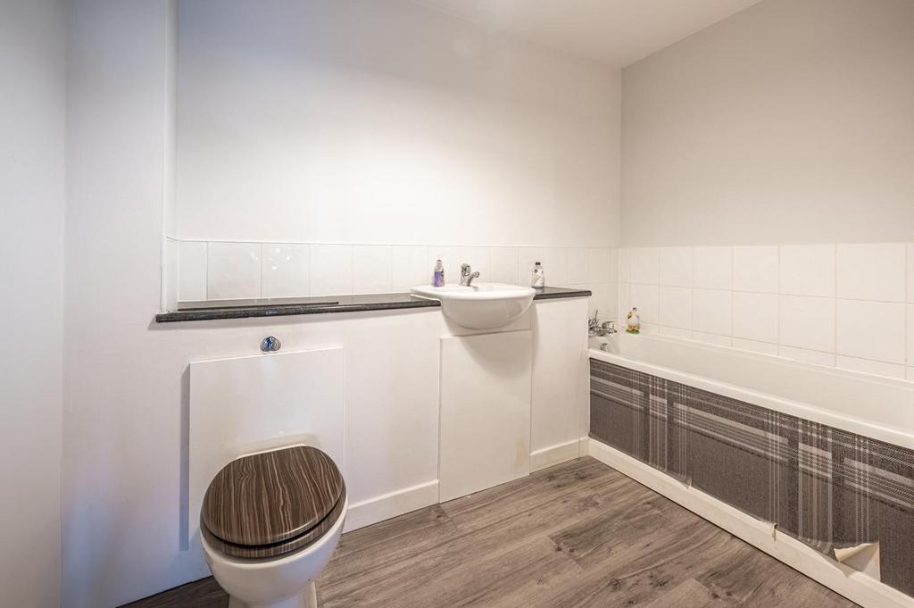 Bathroom (2).jpg