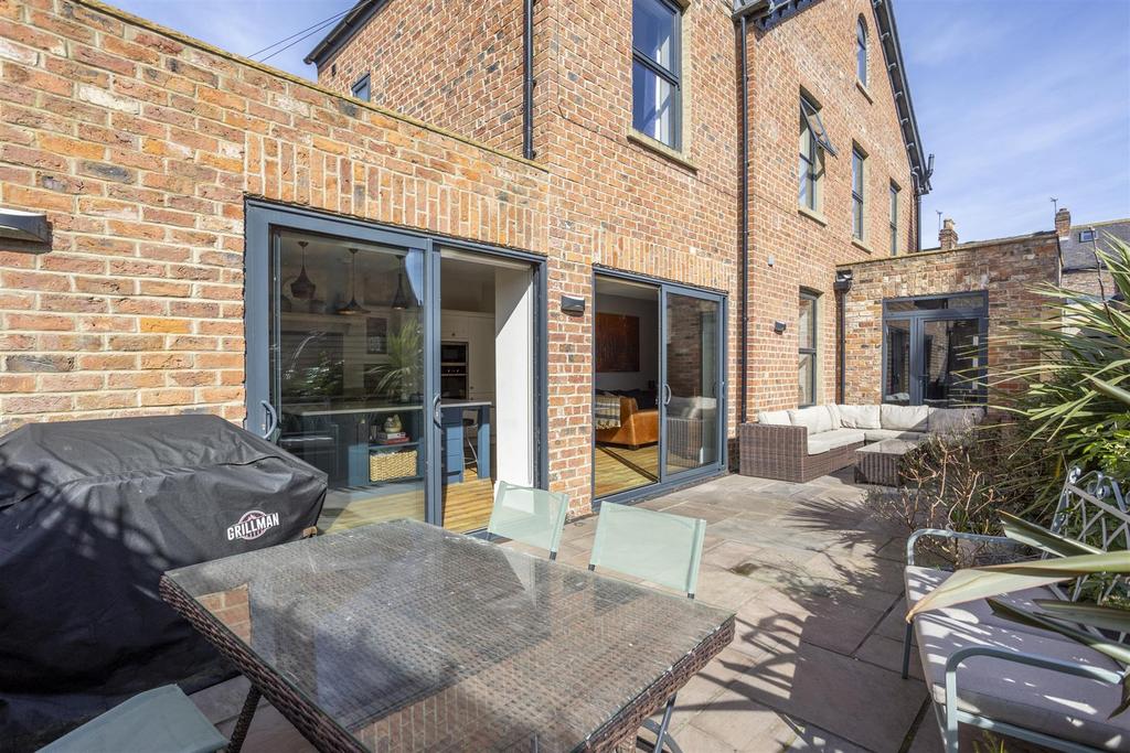 77 Nunthorpe Road  2.jpg