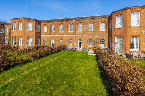 4 Powderham Walk, Exminster, Exeter, EX6 8TW