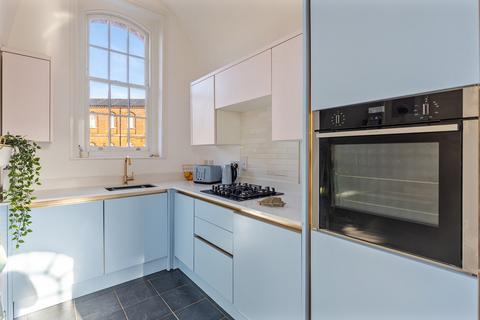 4 Powderham Walk, Exminster, Exeter, EX6 8TW