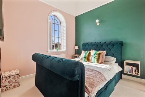 4 Powderham Walk, Exminster, Exeter, EX6 8TW