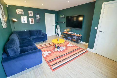 4 bedroom terraced house to rent, Park View, Glossop SK13