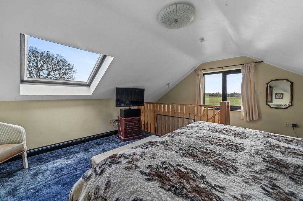 PT-TV-Walnut Barn-21