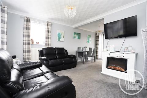 15 Daffodil Walk, Lowestoft, NR33 8NR
