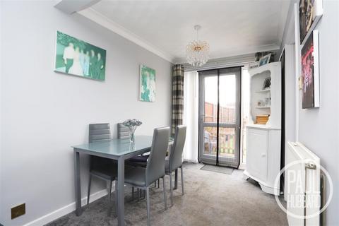 15 Daffodil Walk, Lowestoft, NR33 8NR