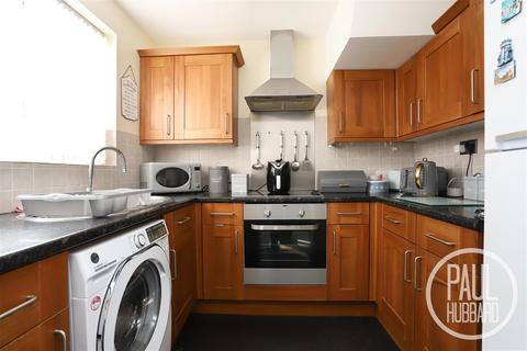 15 Daffodil Walk, Lowestoft, NR33 8NR