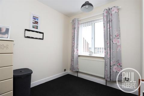 15 Daffodil Walk, Lowestoft, NR33 8NR