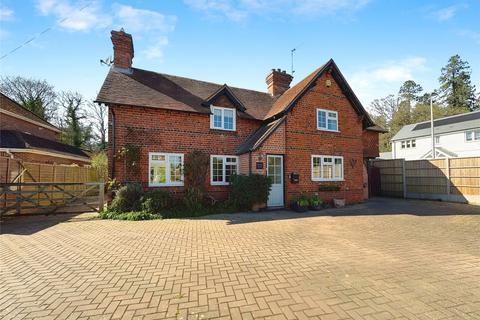 6 bedroom detached house for sale, Basingstoke Road, Reading RG7