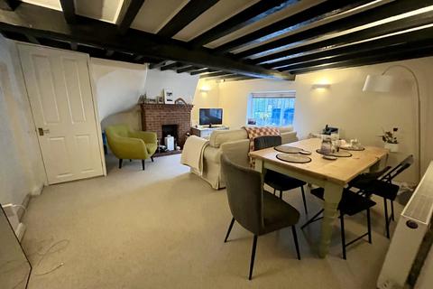 3 bedroom flat to rent, Charnham Street, Hungerford