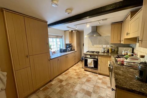 3 bedroom flat to rent, Charnham Street, Hungerford