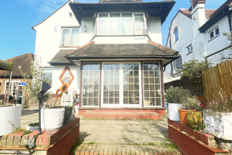 4 bedroom detached house for sale, Woodcroft Avenue, London NW7