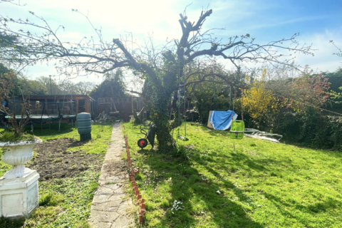 4 bedroom detached house for sale, Woodcroft Avenue, London NW7
